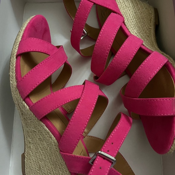 DV by Dolce Vita Fuchsia Strappy Wedges - Picture 5 of 5